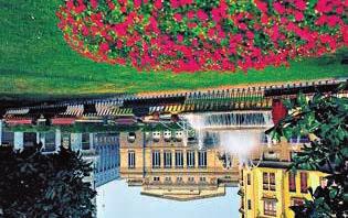 Oviedo Ciudad Con más de doce siglos de historia, es el centro geográfico, político y administrativo de Asturias. Localizada en la zona central del Principado, con algo más de 200.