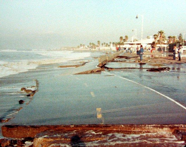 Riesgos Históricos ~ Años 80 Sede de Salvaguardias del Condado 1983 El Niño 1983 El Niño http://www.