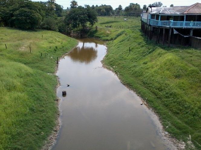En otros años el río estaba seco en esta temporada. Río Montelindo Ruta 9, Paraguay: a. Identificación: PR9M-9 b. Lugar: Río Montelindo Presidente Hayes c.