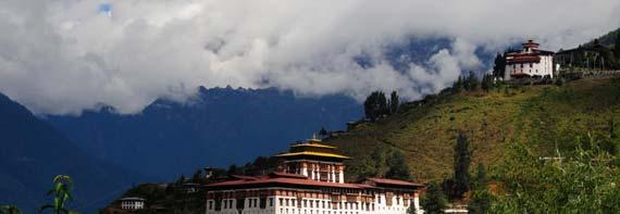 Por la tarde visitaremos Ta Dzong, originalmente construida como Torre de vigilancia, ahora es el Museo Nacional.