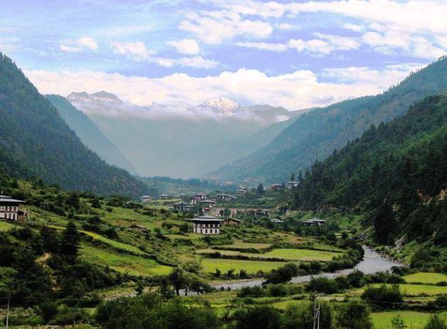 Salida para visitar el Monasterio Taktshang, uno de los más famosos Bhutan, construido en la ladera de la montaña