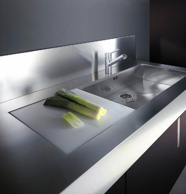 WORKTOP. IN ITS THICKNESS THERE IS AN INTEGRATED SECOND SUCKING SYSTEM DEDICATED INDEPENDENTLY TO THE SINK (DEPENDENT ON THE HOOD), ALSO FEATURED ARE SPOTLIGHTS FOR THE WORKTOP LIGHTING.