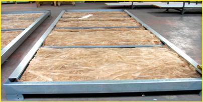 carga y estabilidad frente a vibraciones. Encima se instala madera hidrófuga de espesor 19 mm revestida con lámina de Sintasol.