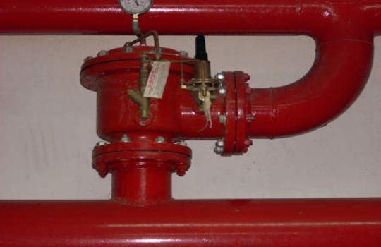 Cañerías de distribución: son los tubos que permiten circular el agua desde la boca de impulsión y del tanque a los hidrantes. Fig.14: Cañería para sistema de hidrantes.