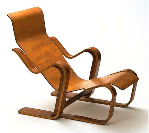 Basándose en la silla de la imagen, Presidente corto (1936) de Marcel Breuer (diseñador y arquitecto de origen húngaro, que perteneció a la primera generación de alumnos formados por la Bauhaus),