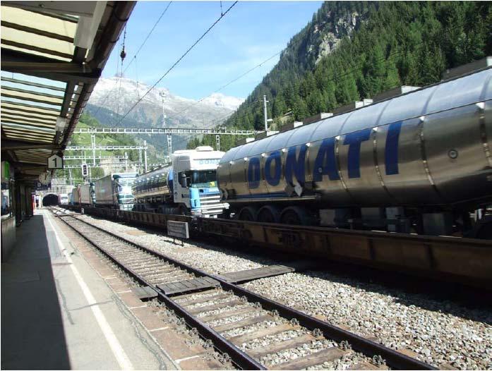 Beneficios Algunos de los beneficios (en términos medioambientales y de costes) de la puesta en marcha una conexión ferroviaria central en el Sudoeste europeo son los siguientes: El ferrocarril es un