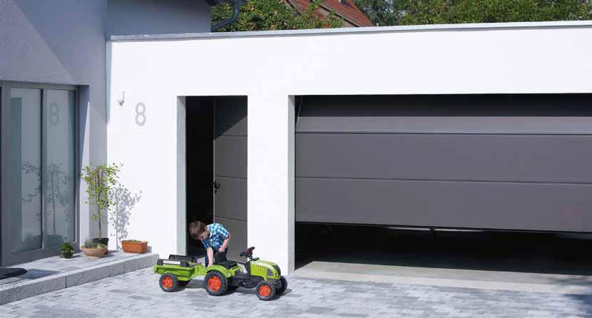 Modelo: A junto con la puerta de garaje, en una gran selección de colores Disponible también con acristalamiento Opcionalmente con cierre triple antirrobo Marco de panel y hoja de perfiles extruidos
