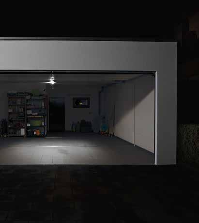 El flujo luminoso de 6.000 lúmenes procura una luz clara para el garaje y la sensación de seguridad.