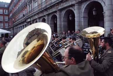 La banda de música de la DIACU ofreció en Madrid un concierto en el que participaron los alumnos de la Escuela de Músicas Militares.