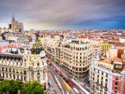 Jueves Madrid Comenzamos el día con una visita panorámica de la ciudad con guía local, conoceremos sitios emblemáticos como Plaza de España, Gran Vía, Cibeles, Puerta de Alcalá, Parque del Retiro,