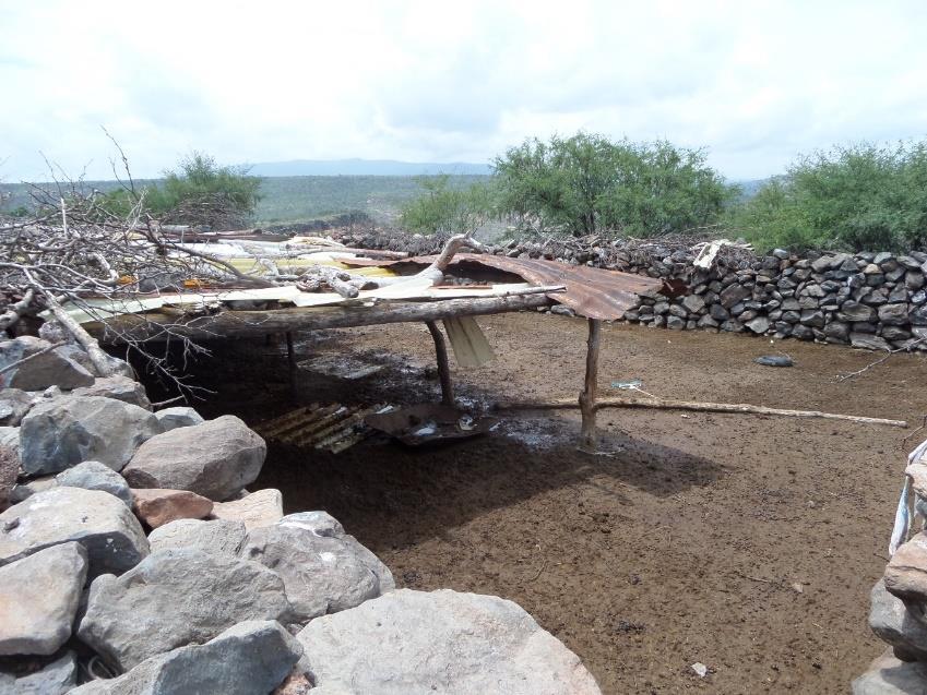 El día 23 de Junio del 2015, visite al Sr. Jesús Gutiérrez Ramón de la comunidad de Xodhè para revisar las instalaciones pecuarias se recomendó rehabilitar el techo del corral y hacer divisiones.
