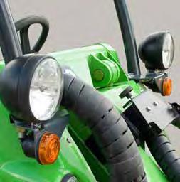 Kit de luces de carretera El kit de luces de carretera se compone de faros, luces intermitentes, reflectores y girofaro. Permite el registro para la circulación por carretera en algunos países.