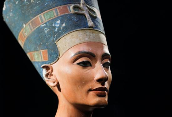 www.juventudrebelde.cu Las posibilidades apuntan a que una de las cámaras ocultas puede ser la tumba de Nefertiti, la madrastra de Tutankamón. Autor: elmundo.