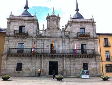 Ponferrada, capital de la comarca de El Bierzo, con una superficie de 283 km 2 y cerca de 70.