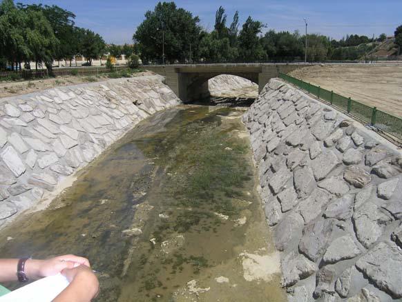 Canalización del río Herrera en Herrera de los Navarros.