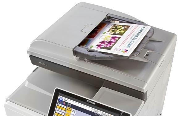 1" de ancho que le permite copiar, imprimir, escanear o enviar un fax utilizando una interfaz similar a la de una tablet o teléfono inteligente. Dé un toque para iniciar una aplicación.
