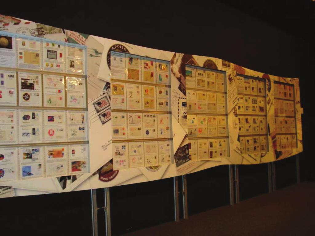 4.- Exposiciones. Vista de las cinco colecciones de Un Cuadro de Antoni Rigo en la sala de exposiciones. 4.1. Información general de exposiciones.