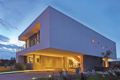 VANGUARDAARCHITECTS CABO HOUSE E l planteo arquitectónico de Cabo House se resuelve
