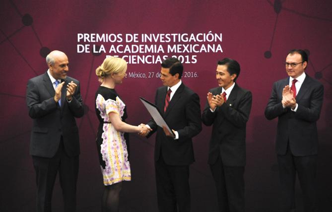 2 Entrega el Presidente de México galardón a la doctora Natalya Likhanova Recibe el Premio de Investigación de la AMC 2015, en el área de Ingeniería y Tecnología El pasado 27 de mayo, el presidente