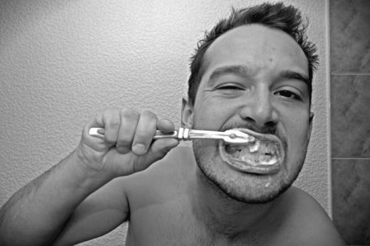 RECOMANACIONS GENERALS Cura de la boca - Raspalleu bé les dents (raspall suau i dentifrici amb flúor)