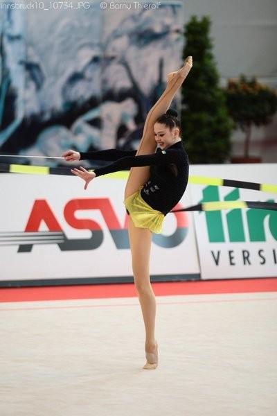 Alina Maksymenko es una de las gimnastas mas carismáticas de los últimos tiempos. Su forma de hacer gimnasia es un derroche de expresión y fuerza que lleva al espectador a vivir con ella su ejercicio.