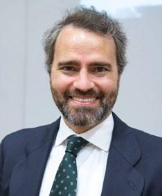 también es profesor y ponente nacional e internacional. Carlos Fernández Villares Licenciado en Odontología Universidad Complutense de Madrid, 2000.