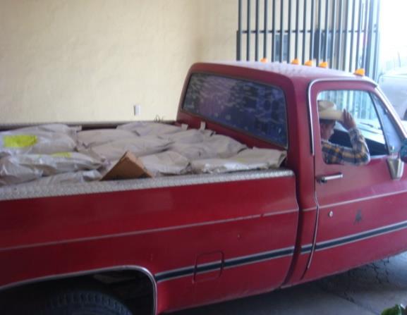 Foto 45; Se observa la camioneta del Sr. Luis Ugalde Badillo una vez que se terminó de subir todos los bultos de sales minerales.