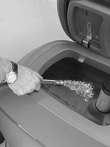 Le réservoir de récupération doit être vidé et nettoyé après chaque utilisation.