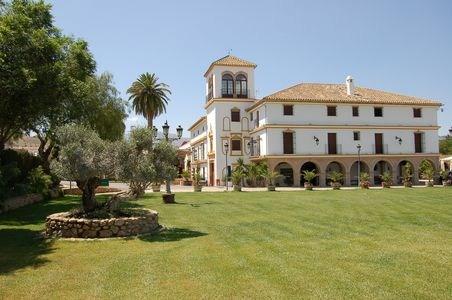 Se recomienda el Hotel Antequera donde se realizará la Acreditación y estará