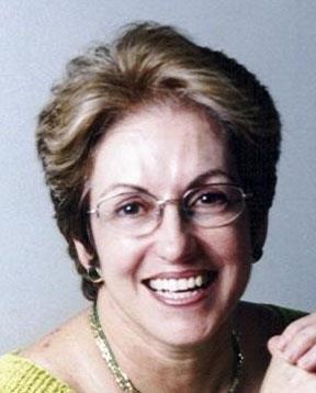 Ponentes: Dra. Thelma KRUG La Dra. Thelma Krug es la Directora del Departamento de Políticas de Combate a la Deforestación del Ministerio de Medio Ambiente de Brasil.