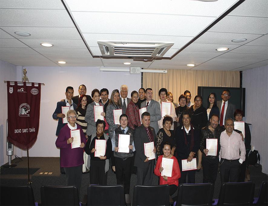 Certificaciones Internacionales Certificación TKT Octubre de 2014 Después de haber tomado el curso de preparación, 44 docentes de inglés recibieron sus Certificados TKT (Teaching Knowledge Test) de