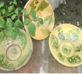 implantándose las técnicas del torno y vidriado (con barniz de óxido de plomo); sin embargo se continuó produciendo cerámica autóctona, destinada, más bien, a las parroquias rurales.
