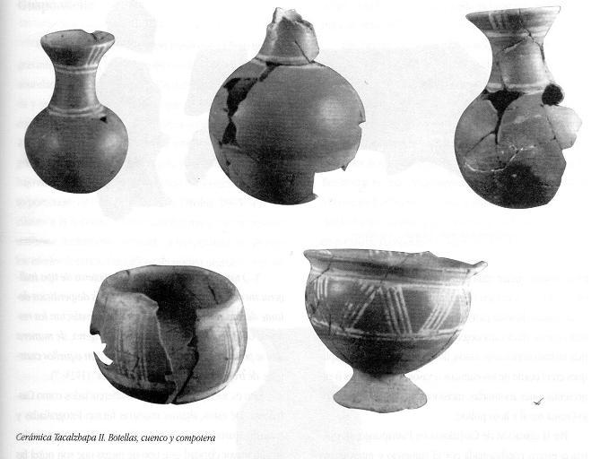Botellas, cuenco y compotera Estos utensilios son piezas de exhibición y pertenecieron a las cultura Cañari, fueron elaboradas en cerámica. Se las utilizaba principalmente para almacenar líquidos.