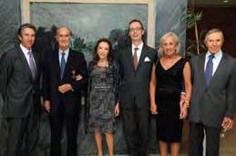 El Embajador, Bernhard Graf von Waldersee y la Sra. Katerina Gräfin von Waldersee, recibieron al homenajeado y a los invitados.