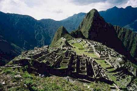 - Excursión 2 días / 1 noche a Machu Picchu que incluye: Traslados Hotel /estación de tren Poroy / Hotel, Tkt de ingreso a Machu Picchu, Tkt de bus de Subida y bajada a las ruinas, entrada a Machu