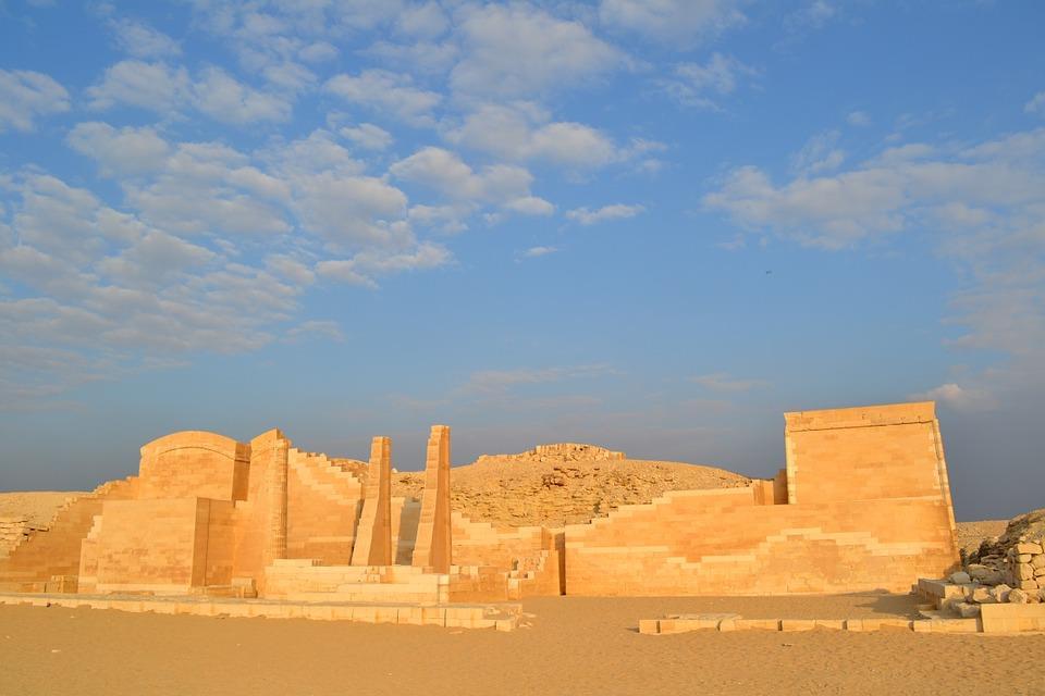 Tras este paseo por parte de la historia de la civilización egipcia, tendrás tiempo para disfrutar de una tarde libre por la capital o bien visitar las ruinas de El