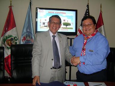 Representando a nuestra Asociación, Claudio Iparraguirre, Presidente de la Asociación de Scouts del Perú, firmó el Convenio,