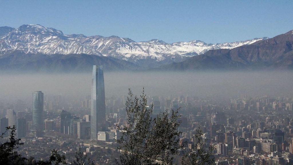 El mayor desafío ambiental de Chile es la contaminación del aire en nuestras ciudades Responsable de al menos 4 mil muertes prematuras al año Fuente: 2ª