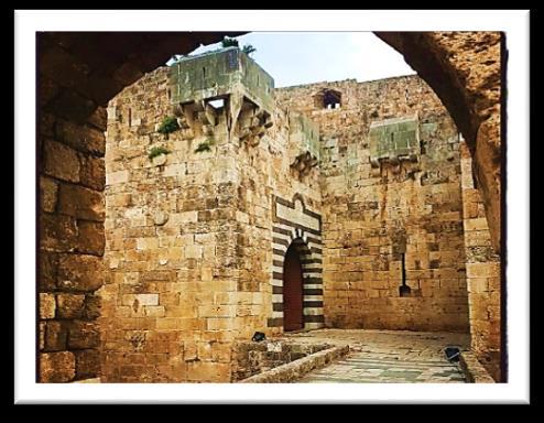 En el centro del valle pararemos en Anjar para visitar los restos de la ciudad omeya del s. VIII, delicadamente conservados en un entorno natural de gran belleza.
