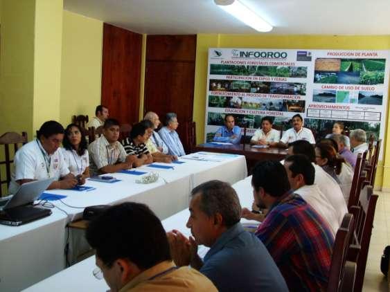 Fig.7 Participantes del foro de análisis y estrategias sobre el manejo forestal sostenible, industrialización y comercialización de maderas tropicales nativas mexicanas d) Exposiciones