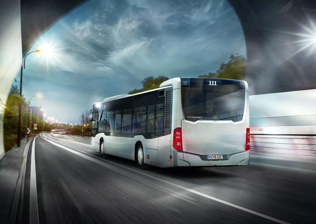 Seguro. Máxima seguridad. Mercedes-Benz. El autobús es uno de los medios de transporte más seguros del mundo.