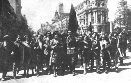 CONSTITUCIÓN DE 1931 Fue aprobada el 9 de Diciembre de 1931 por las Cortes Constituyentes tras las elecciones generales españolas