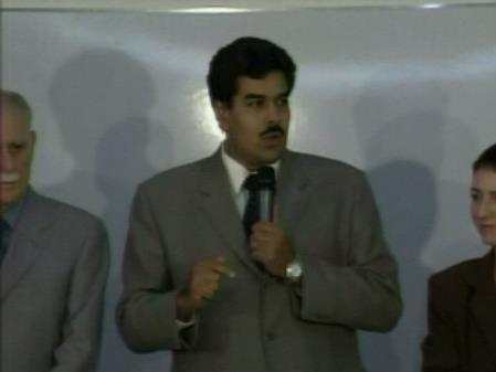Asamblea Nacional Luego de la aprobación de la nueva Constitución de la República Bolivariana de Venezuela (1999), Nicolás Maduro resultó electo Diputado Principal por el Distrito Federal para el