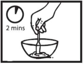 O puede preparar agua azucarada: mezclar una cucharilla de agua con tres cuartos (3/4) de una cucharilla de azúcar.