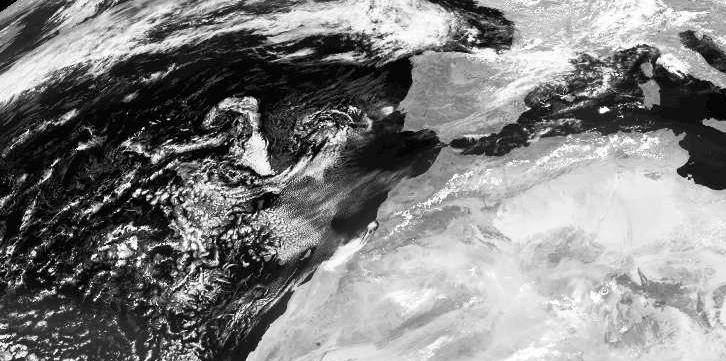 Imagen del satélite Meteosat 8 (visible): 23 de agosto a las 12 h UTC La imagen del satélite nos indica nubes