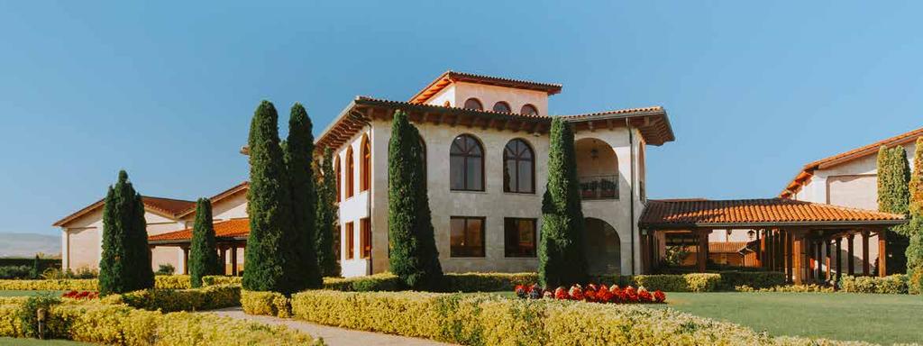 Conoce Altanza Queremos presentarle una bodega de estilo château ubicada en Fuenmayor, en plena ruta del vino de Rioja Alta y