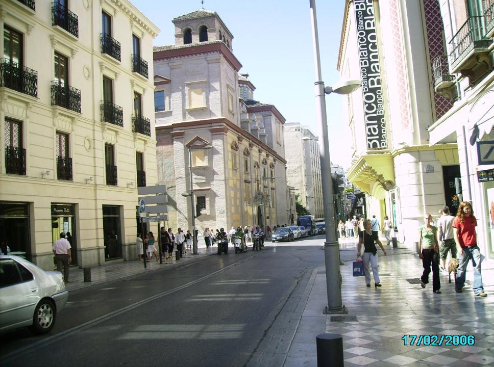 El caso de Granada Eje peatonal y de transporte colectivo Recogidas conecta el Centro con el Ensanche,