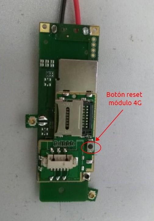 Si fuese necesario restaurar los valores de fábrica del Router 4G interno como por hacer alguna configuración incorrecta, puedes abrir la cámara y pulsar el