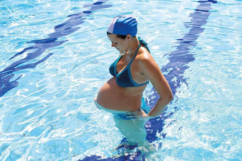 natación adultos NATACIÓN TERAPÉUTICA Natación terapéutica es una actividad acuática donde se realizan ejercicios de tonificación y movilidad articular con el objetivo de tratar y prevenir patologías