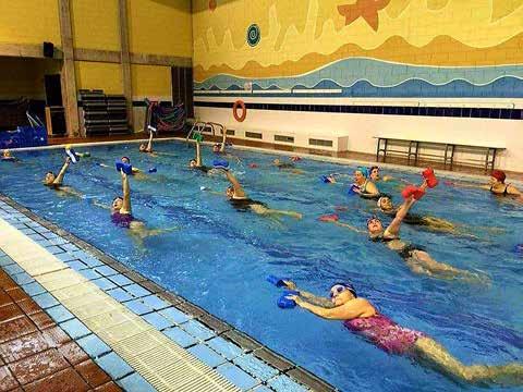 natación adultos Fin de semana Cursos de 45 min., impartidos sábados y domingos, dirigidos a mayores de 14 años. Niveles iniciación y aprendizaje.